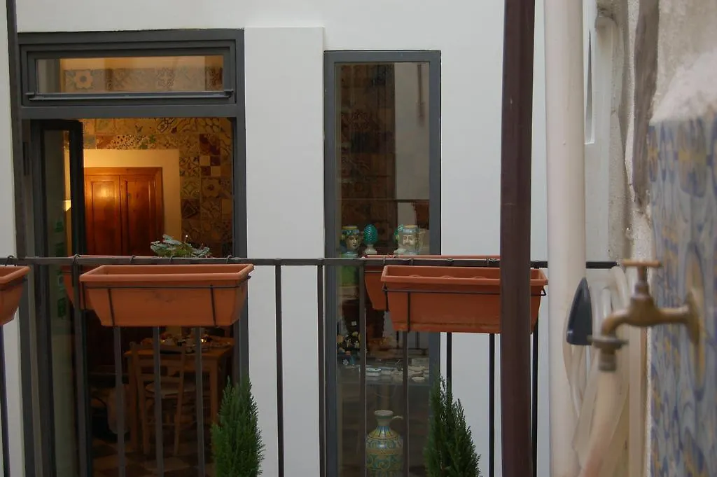 פלרמו Federico Secondo B&B לינה וארוחת בוקר